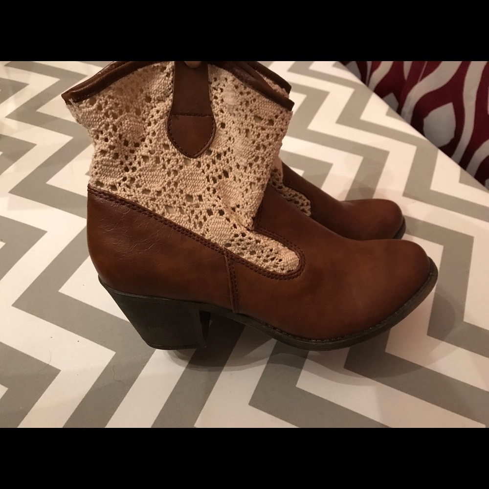 Ankle Cowgirl style Boots